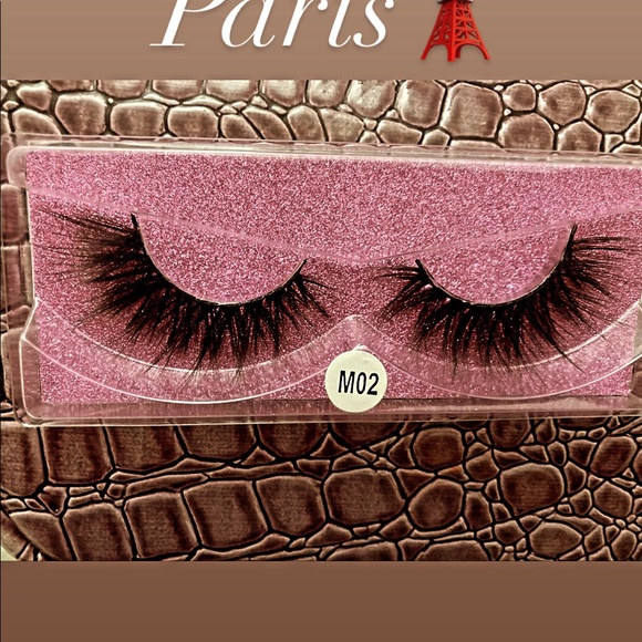 Eye lashes - Picture 3 of 11